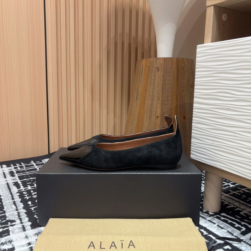 Other flat shoes
